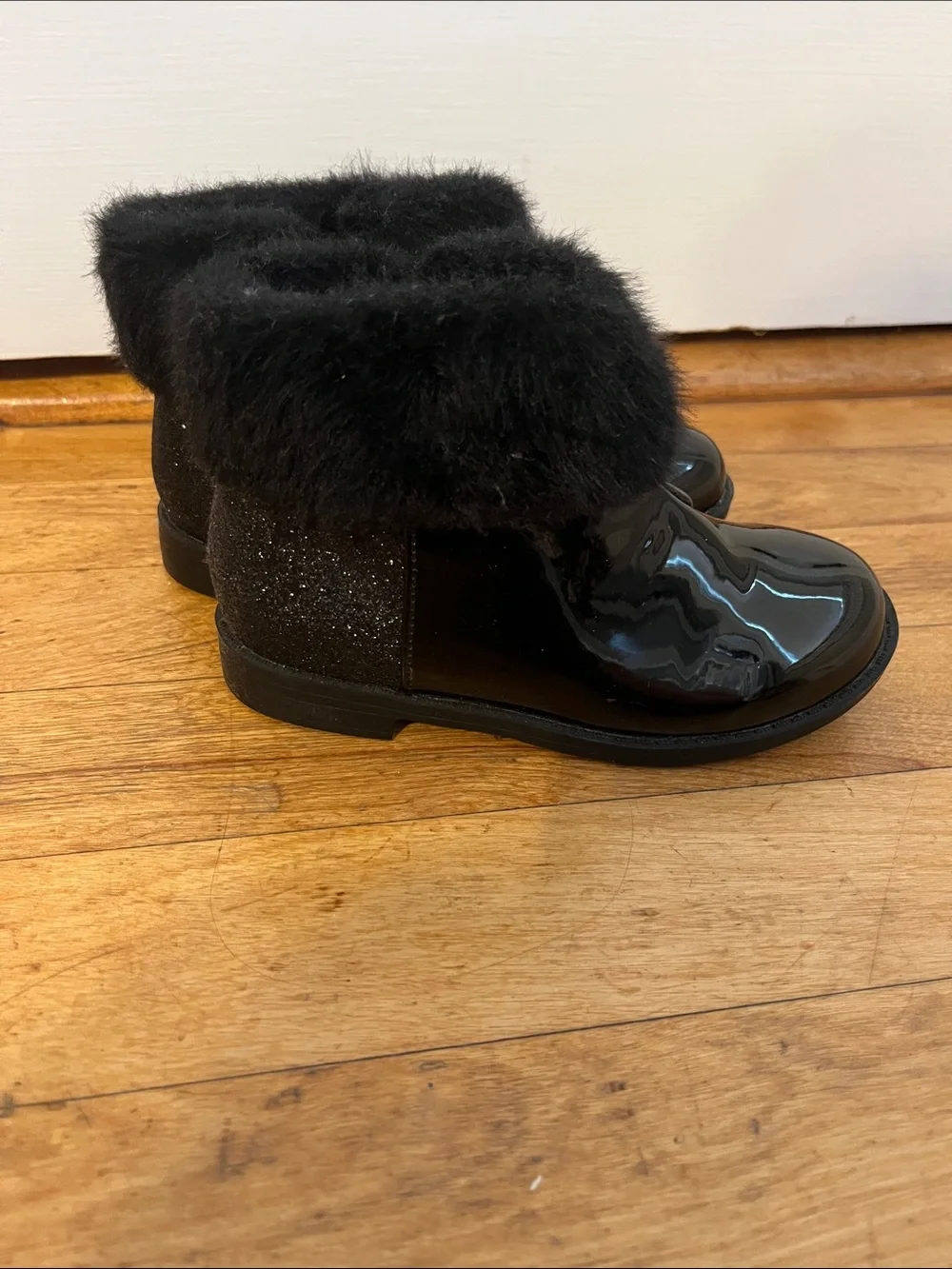 Gymboree 9 Toddler Black Glossy Ankle Boots with Faux Fur Cuff